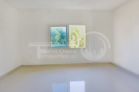 Villa in Al Reef, Abu Dhabi, UAE 3 bedrooms, 225.2 sq.m. № 410463 - photo 7