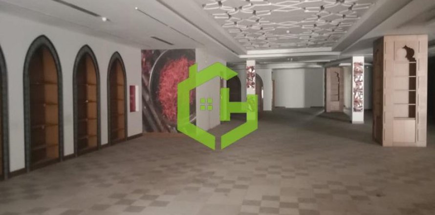 Magasin à Al Garhoud, Dubai, EAU: 1896.1 m2 № 446319