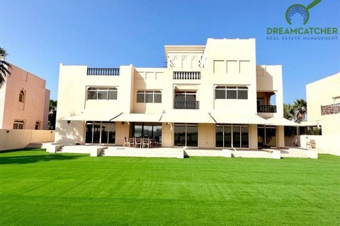 Villa itt: Al Hamra Village, Ras Al Khaimah, EAE, 5 hálószoba, 626.5 m², azonosító: 454559 - fénykép 2