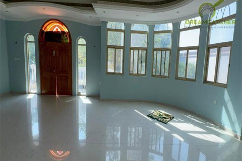Снять в аренду виллу в Al Dhait, Рас-эль-Хайма, ОАЭ 10 спален, 1114.8м2, № 454557 - фото 16