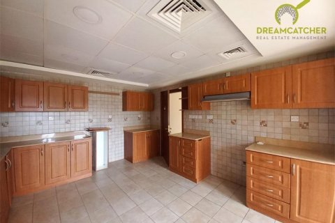 Duplex in Al Hamra Village, Ras Al Khaimah, UAE 4 bedrooms, 448.1 sq.m. № 407840 - photo 10