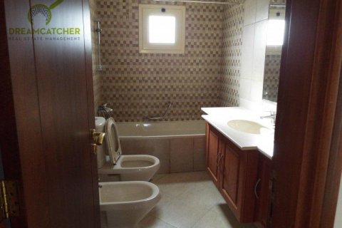 Duplex in Al Hamra Village, Ras Al Khaimah, UAE 4 bedrooms, 448.1 sq.m. № 407840 - photo 13