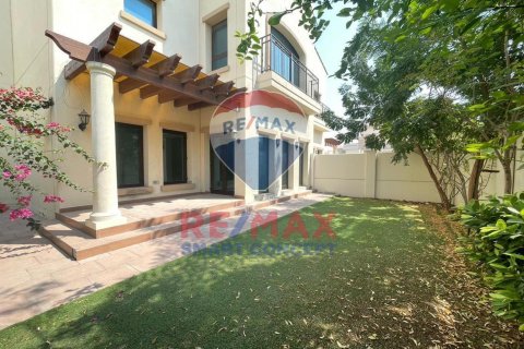 Vilë në Al Salam Street, Abu Dhabi, Emiratet e Bashkuara Arabe 3 dhoma gjumi, 209 m2. № 580216