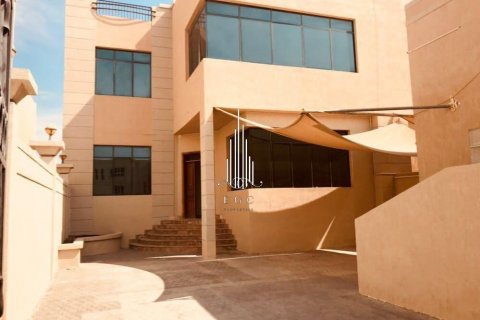 فيلا للإيجار في مدينة خليفة، أبو ظبي، الإمارات العربية المتحدة 5 غرفة نوم ، 343.7 متر مربع ، رقم 549026 - صورة 10