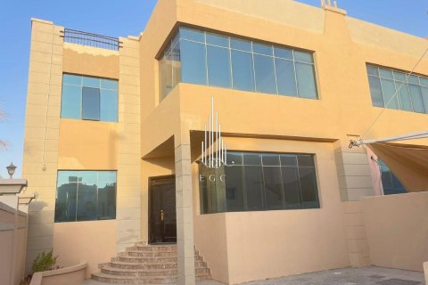 فيلا للإيجار في مدينة خليفة، أبو ظبي، الإمارات العربية المتحدة 5 غرفة نوم ، 343.7 متر مربع ، رقم 549026 - صورة 3
