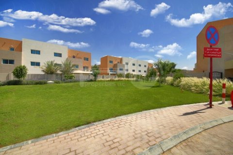 Vilë në Abu Dhabi, Emiratet e Bashkuara Arabe 5 dhoma gjumi, 348.4 m2. № 410614 - Foto 15