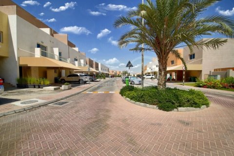 Vilë në Abu Dhabi, Emiratet e Bashkuara Arabe 5 dhoma gjumi, 348.4 m2. № 410614 - Foto 20