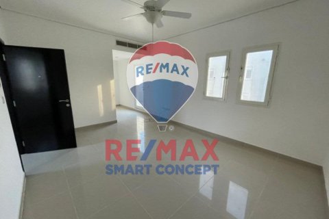 Villa en venta en Al Reef, Abu Dhabi, EAU 5 dormitorios, 348.3 m2 № 482522 - foto 2