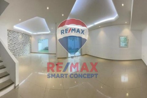 Villa en venta en Al Reef, Abu Dhabi, EAU 5 dormitorios, 348.3 m2 № 482522 - foto 12