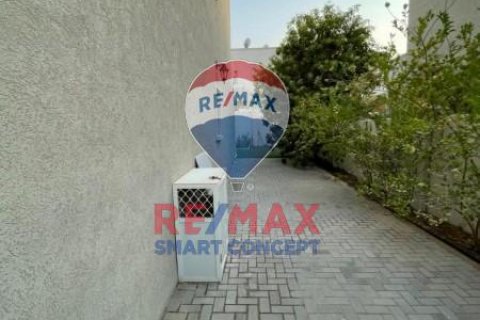 Villa en venta en Al Reef, Abu Dhabi, EAU 5 dormitorios, 348.3 m2 № 482522 - foto 8