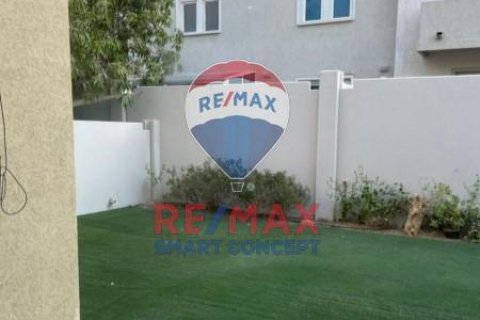 Villa en venta en Al Reef, Abu Dhabi, EAU 5 dormitorios, 348.3 m2 № 482522 - foto 6