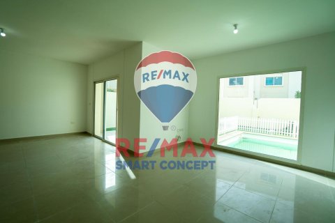 Villa en venta en Al Reef, Abu Dhabi, EAU 5 dormitorios, 273.3 m2 № 482524 - foto 2