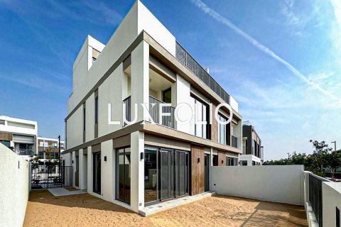 Villa in Tilal Al Ghaf, Dubai, UAE 4 bedrooms, 220 sq.m. № 627233