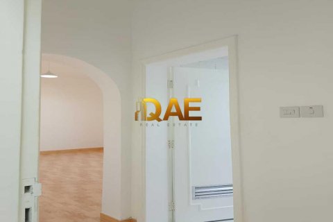 Villa te huur in Mirdif, Dubai, VAE 6 slaapkamers, 929 vr.m., nr 576001 - foto 8