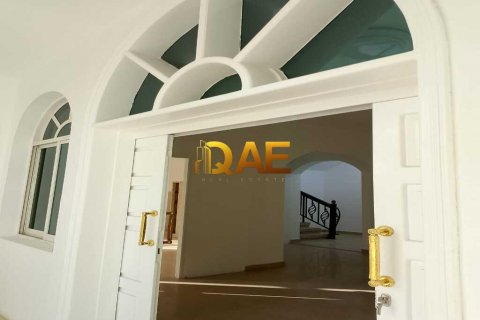 Villa te huur in Mirdif, Dubai, VAE 6 slaapkamers, 929 vr.m., nr 576001 - foto 15