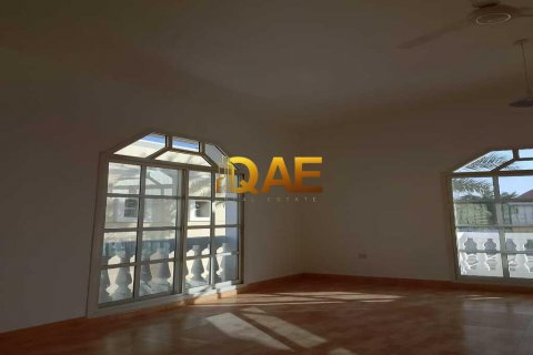 Villa te huur in Mirdif, Dubai, VAE 6 slaapkamers, 929 vr.m., nr 576001 - foto 16