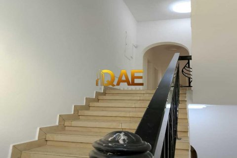 Villa te huur in Mirdif, Dubai, VAE 6 slaapkamers, 929 vr.m., nr 576001 - foto 10