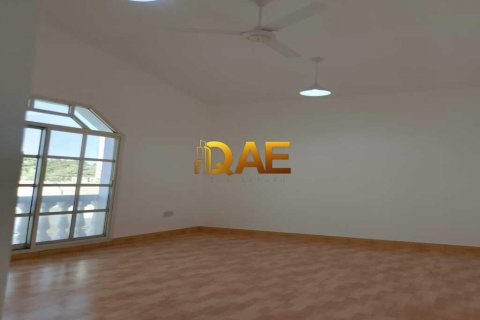 Villa te huur in Mirdif, Dubai, VAE 6 slaapkamers, 929 vr.m., nr 576001 - foto 6