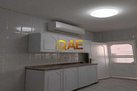 Villa te huur in Mirdif, Dubai, VAE 6 slaapkamers, 929 vr.m., nr 576001 - foto 17