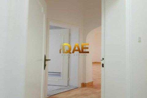 Villa te huur in Mirdif, Dubai, VAE 6 slaapkamers, 929 vr.m., nr 576001 - foto 9