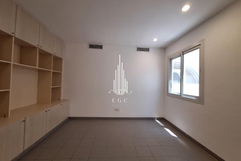 Villa sa Abu Dhabi, UAE 7 silid-tulugan, 696.8 sq.m. № 535318 - larawan 20
