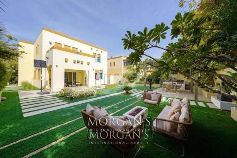 Villa en Jumeirah Park, Dubai, EAU 3 dormitorios, 611.1 m² № 591026