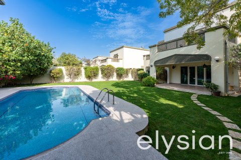 Villa en Jumeirah Park, Dubai, EAU 4 dormitorios, 738 m² № 586207