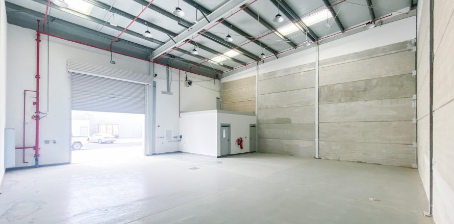 Almacén en RAK FTZ, Ras Al Khaimah, EAU 400 m² № 478871