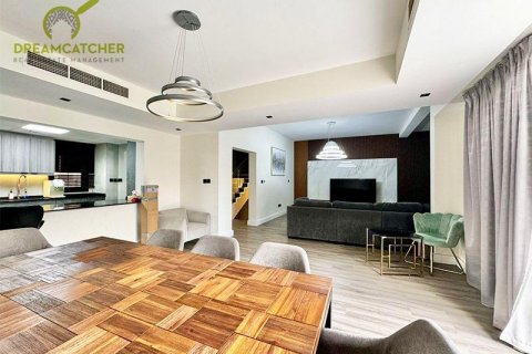 Kamienica do wynajęcia w Al Hamra Village, Ras Al Khaimah, ZEA 4 sypialnie, 250.8 mkw., nr 454653 - zdjęcie 3