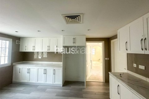 וילה להשכרה ב Al Barsha, Dubai, איחוד האמירויות 4 חדרי שינה, 324 מ"ר, מספר 627023 - תמונה 7