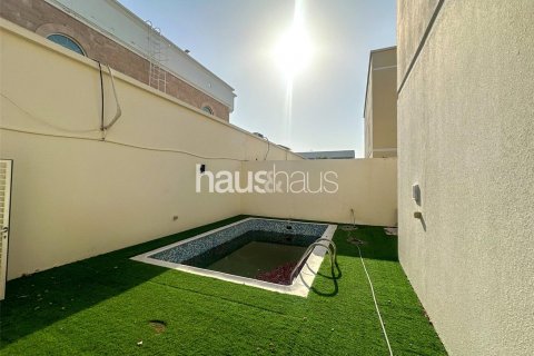 וילה להשכרה ב Al Barsha, Dubai, איחוד האמירויות 4 חדרי שינה, 324 מ"ר, מספר 627023 - תמונה 13