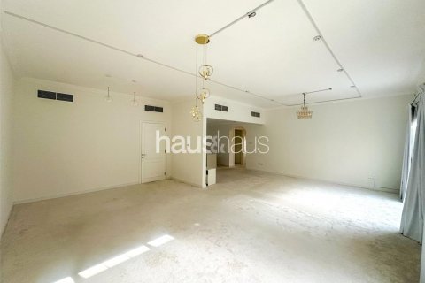 וילה להשכרה ב Al Barsha, Dubai, איחוד האמירויות  4 חדרי שינה, 324 מ"ר, מספר 627023 - תמונה 3