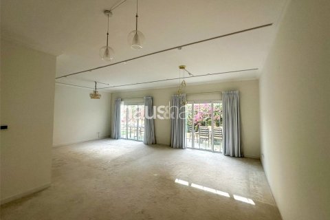 וילה להשכרה ב Al Barsha, Dubai, איחוד האמירויות 4 חדרי שינה, 324 מ"ר, מספר 627023 - תמונה 4