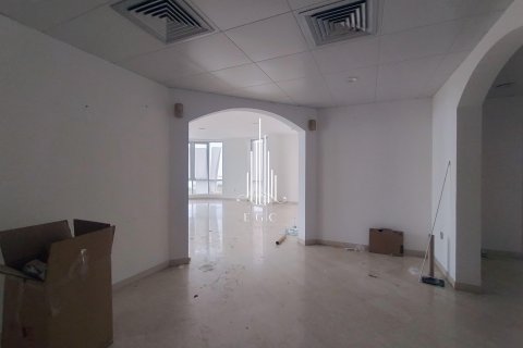 Снять в аренду квартиру в Khalifa Street, Абу-Даби, ОАЭ 4 спальни, 183.9м2, № 572846 - фото 9