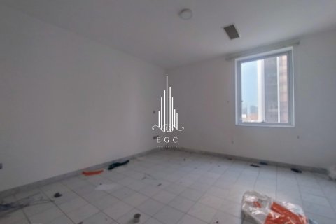 Снять в аренду квартиру в Khalifa Street, Абу-Даби, ОАЭ 4 спальни, 183.9м2, № 572846 - фото 17