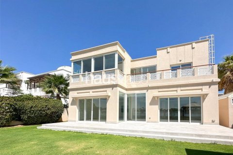 Villa asukohaga The Lakes, Dubai, AÜE: 4 magamistoaga, 535 m² Nr 626636
