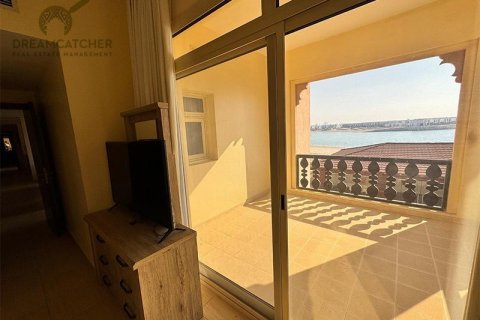 Al Hamra Village, Ras Al Khaimah, BAE’de satılık villa 5 yatak odası, 1207.7 m² No 588803 - fotoğraf 14