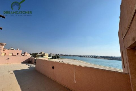 Al Hamra Village, Ras Al Khaimah, BAE’de satılık villa 5 yatak odası, 1207.7 m² No 588803 - fotoğraf 2