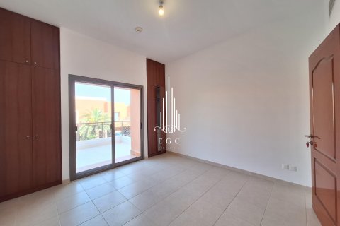 Зняти в оренду віллу в Abu Dhabi Gate City, Абу-Даби, ОАЕ 4 спальні, 326.9м2, № 533155 - фото 15