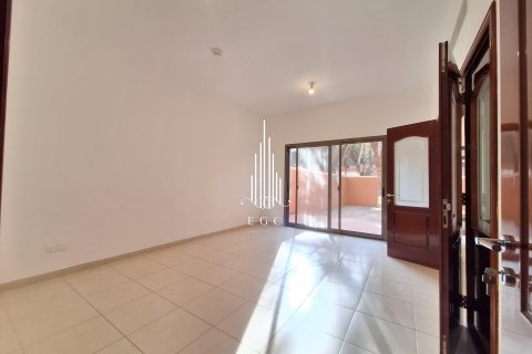 Зняти в оренду віллу в Abu Dhabi Gate City, Абу-Даби, ОАЕ 4 спальні, 326.9м2, № 533155 - фото 8