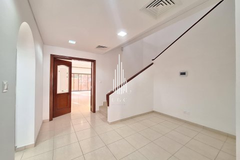 Зняти в оренду віллу в Abu Dhabi Gate City, Абу-Даби, ОАЕ 4 спальні, 326.9м2, № 533155 - фото 16