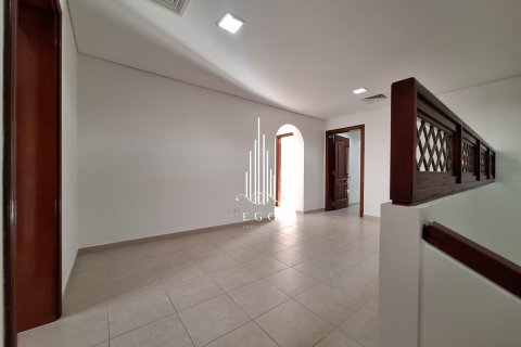 Зняти в оренду віллу в Abu Dhabi Gate City, Абу-Даби, ОАЕ 4 спальні, 326.9м2, № 533155 - фото 12