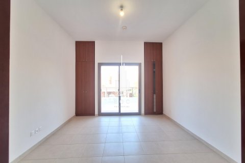 Зняти в оренду віллу в Abu Dhabi Gate City, Абу-Даби, ОАЕ 4 спальні, 326.9м2, № 533155 - фото 13