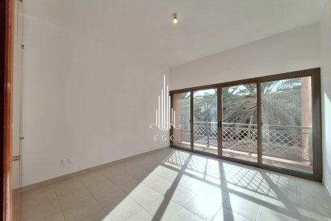 Зняти в оренду віллу в Abu Dhabi Gate City, Абу-Даби, ОАЕ 4 спальні, 326.9м2, № 533155 - фото 4