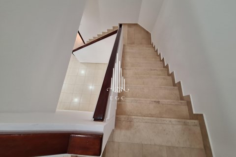 Зняти в оренду віллу в Abu Dhabi Gate City, Абу-Даби, ОАЕ 4 спальні, 326.9м2, № 533155 - фото 22