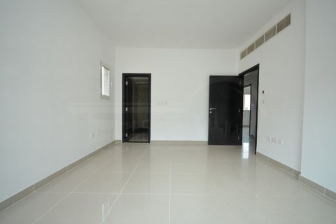 Villa til leje i Al Reef, Abu Dhabi, UAE 4 soveværelser, 265.3 kvm № 410579 - foto 11