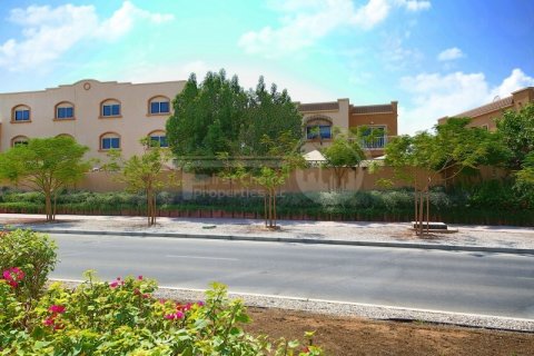 Villa til leje i Al Reef, Abu Dhabi, UAE 4 soveværelser, 265.3 kvm № 410579 - foto 18