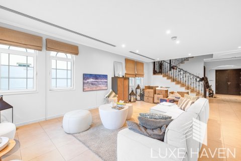 Vila u gradu Jumeirah Park, Dubai, UAE 4 spavaće sobe, 402.73 m2 Br. 367829 - Slika 3