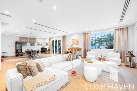 Vila u gradu Jumeirah Park, Dubai, UAE 4 spavaće sobe, 402.73 m2 Br. 367829 - Slika 2