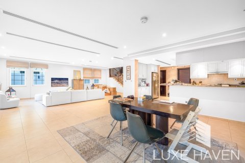 Vila u gradu Jumeirah Park, Dubai, UAE 4 spavaće sobe, 402.73 m2 Br. 367829 - Slika 5